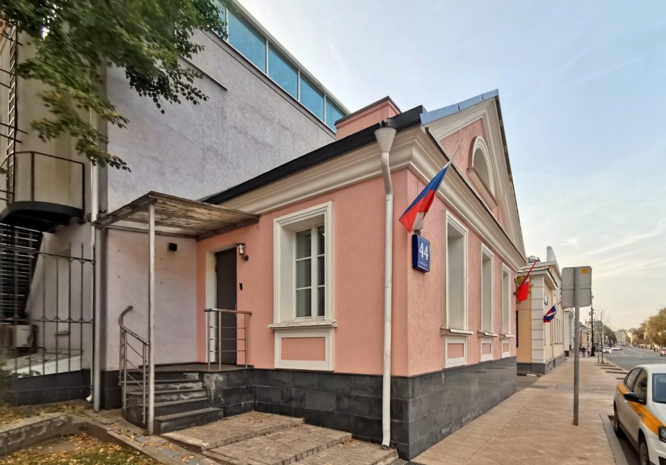 фасад дома, здание по адресу г Москва, ул Большая Ордынка, д 44 стр 1